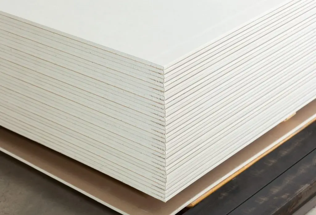 Stacking of white gypsum panels